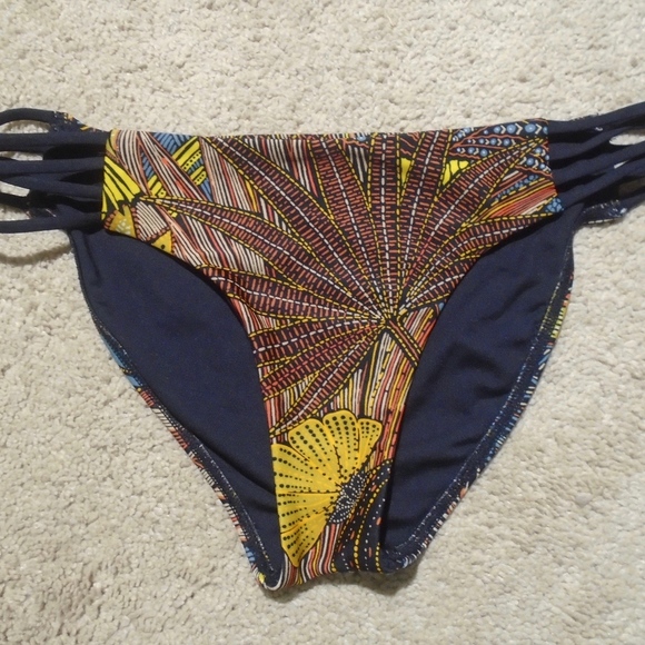 L*SPACE Low Down Bikini Bottom Full-Cut S - Picture 2 of 7
